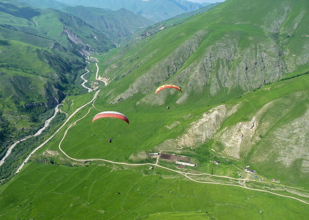 Полет над горным аулом
