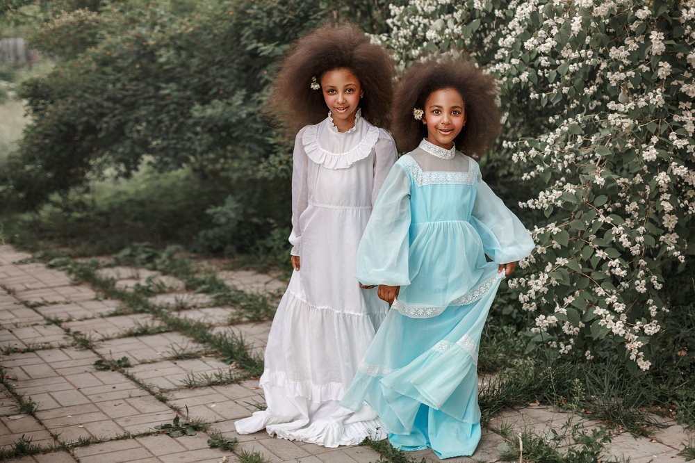 Веселые сестренки