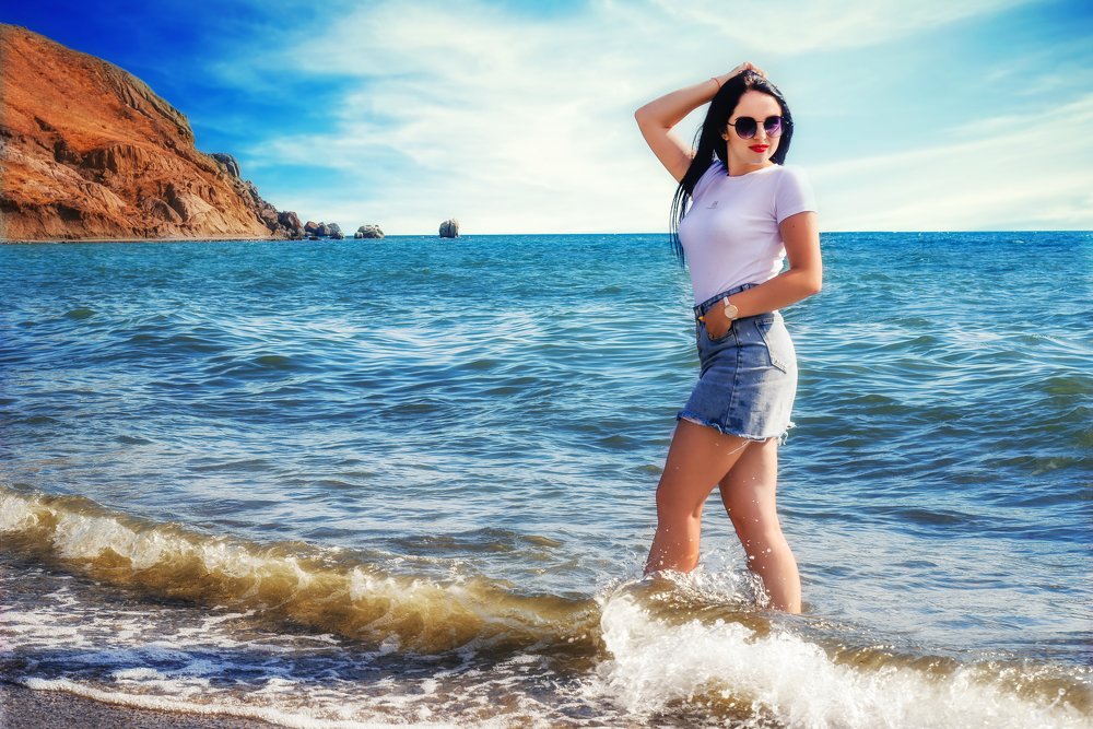 Девушка и море :)