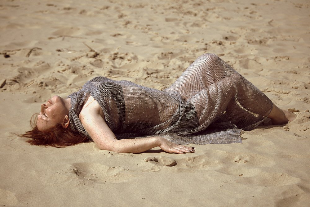 Sand. Sea. Heat. / Песок. Море. Жара.