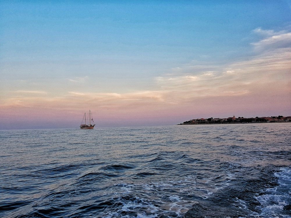 Закат и море