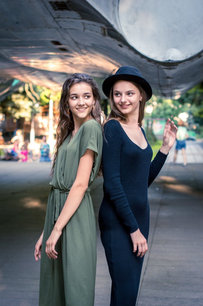 Может сёстры