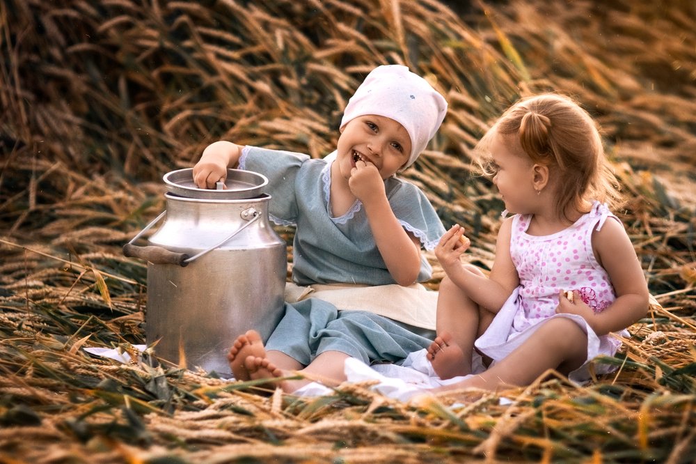 Крестьянские девочки в поле