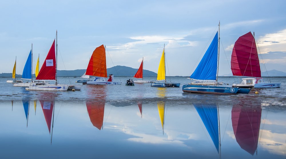 Thuyền buồm Marina