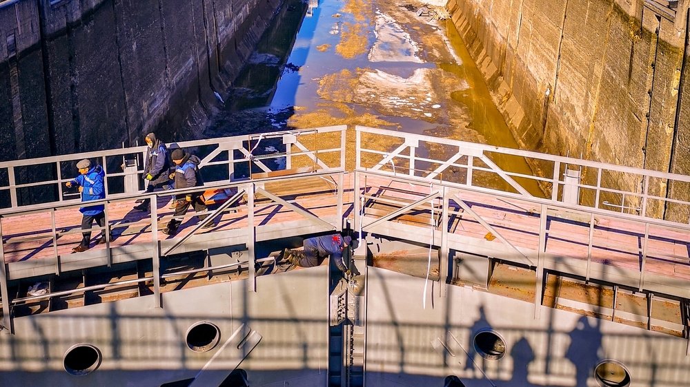 Профи и зеваки...