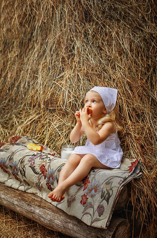 на сене летом