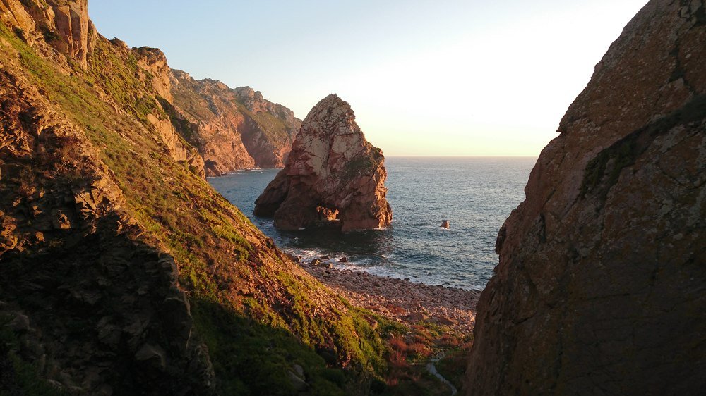 Закатный свет над океаном