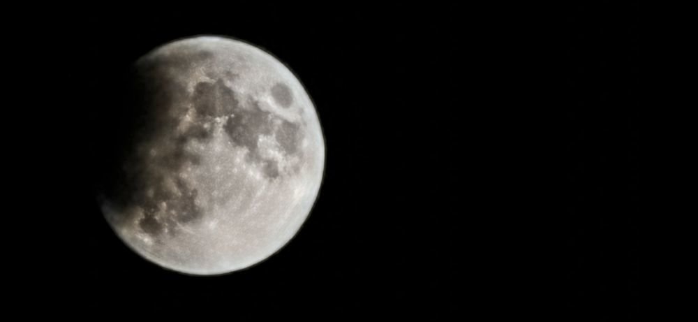 Beginning moon eclipse - HDR - SL3