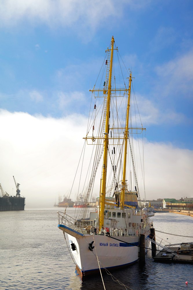 А мальчишкам снятся паруса