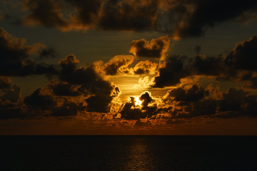 Закат в океане