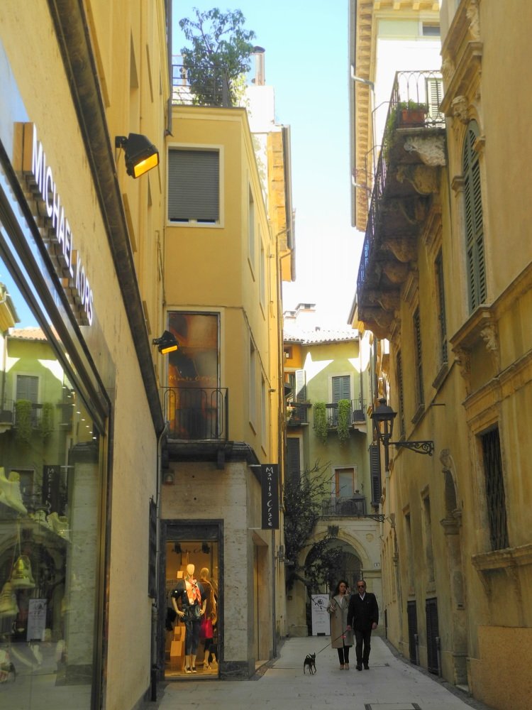 Двое. Верона.