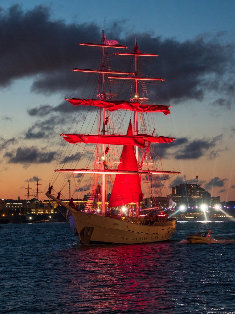 Алые паруса, бриг Россия