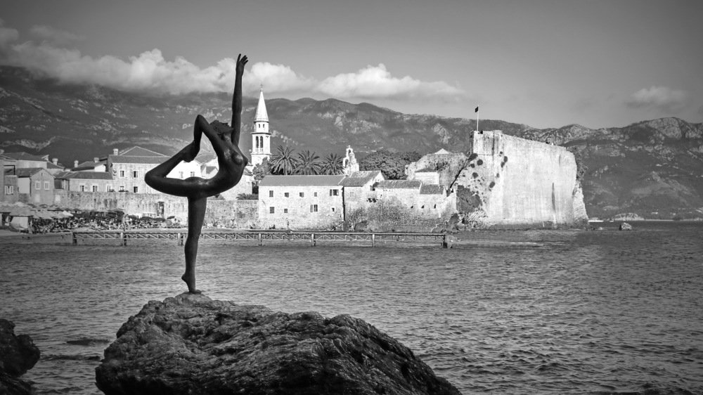 Девушка и море.