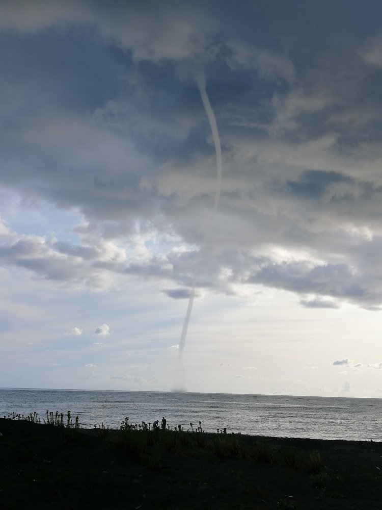 Смерч на море