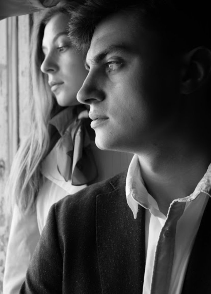 look in one direction