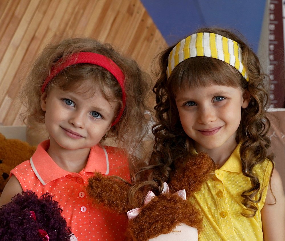 Дружные сестрёнки