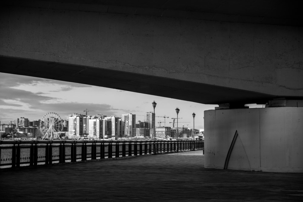 В бетонной рамке