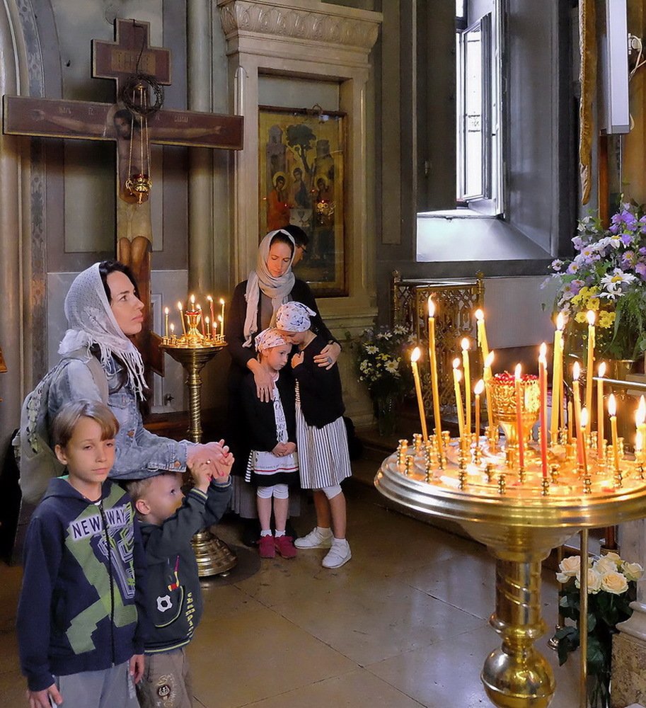 Дети в Храме.