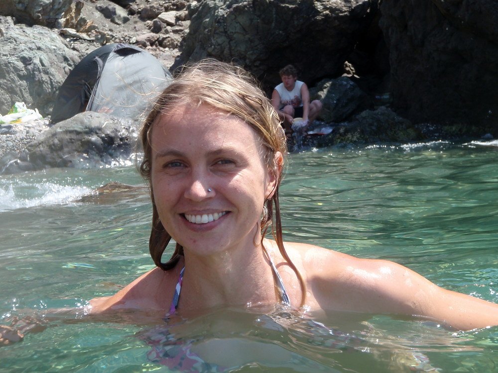 Девушка и море