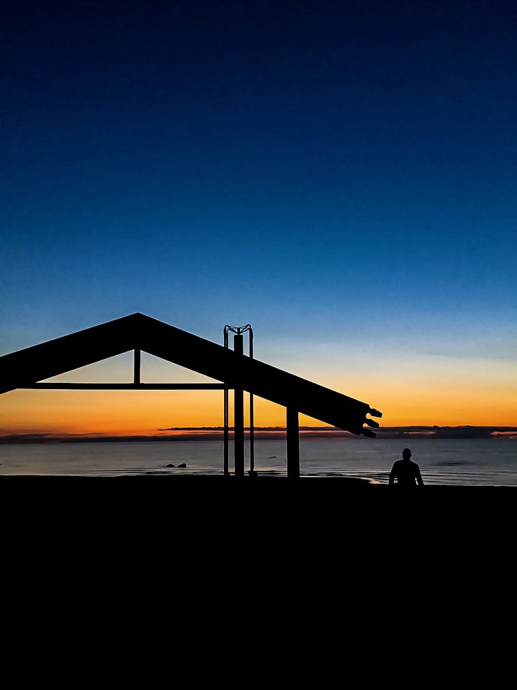 Закат на пляже Ладожского озера.