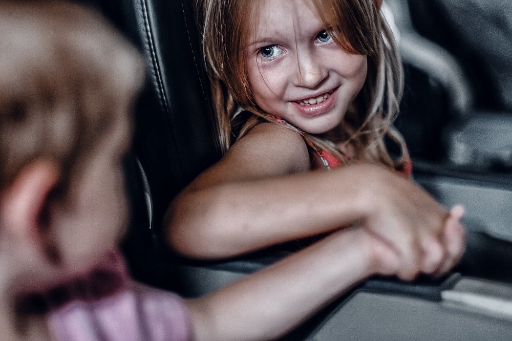 Держи меня за руку