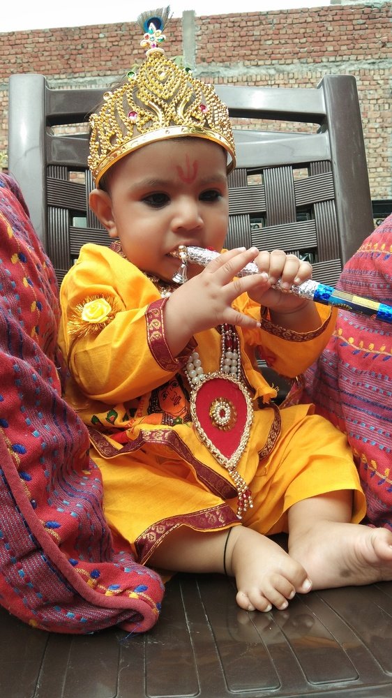 Little kanha in yellow color