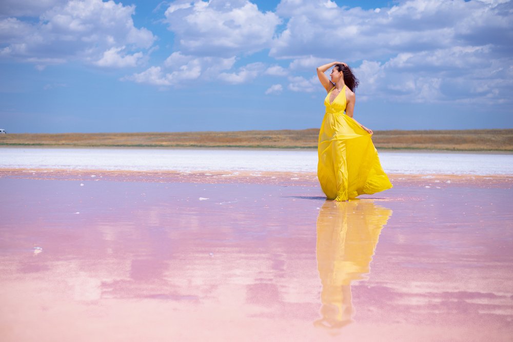 Девушка в желтом