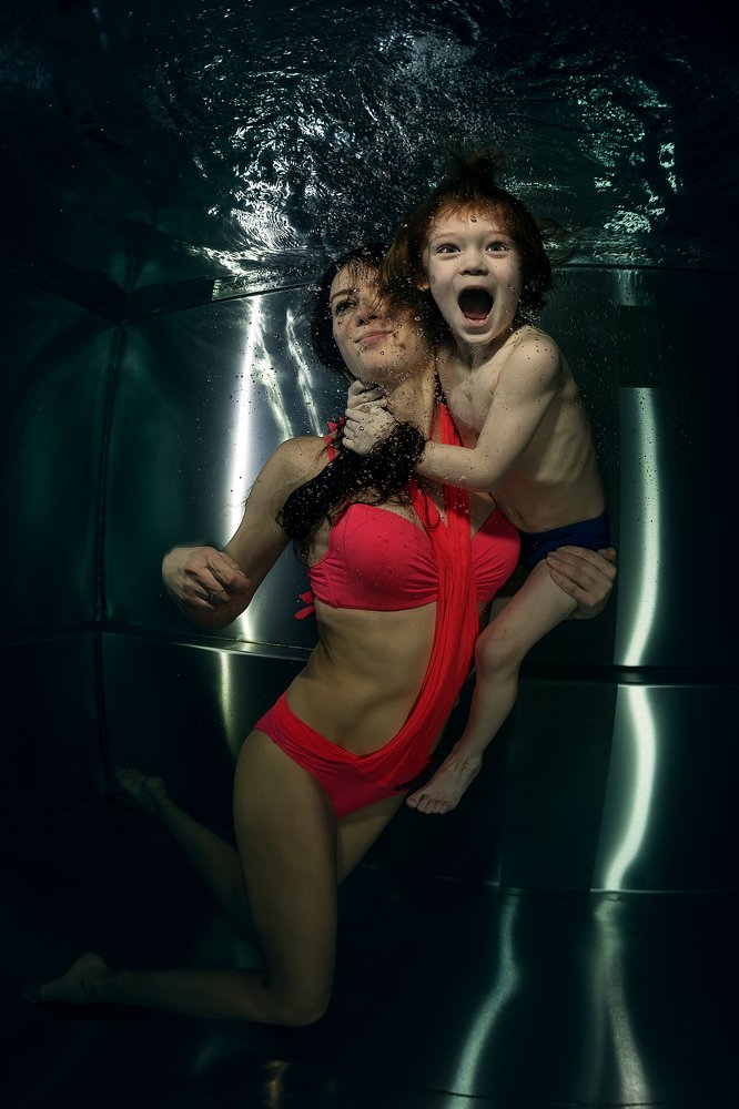 Дети под водой