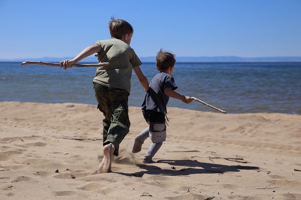 На песке и в детстве