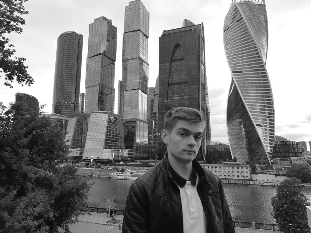 В черно-белом МДЦ
