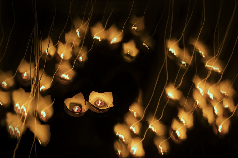 ĐÈN HOA ĐĂNG TRÊN SÔNG