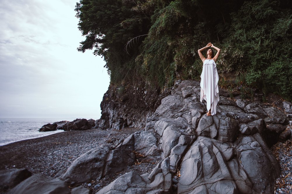 Скалы и море