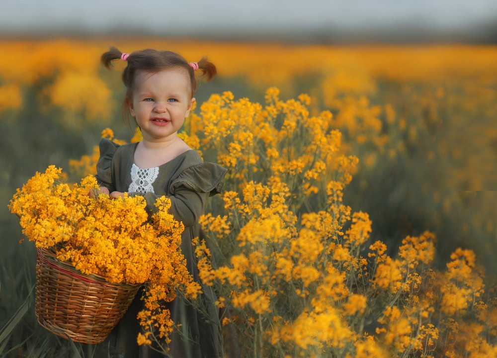 девочка с цветами