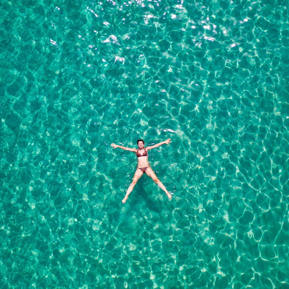 Над морем в свободном плавании