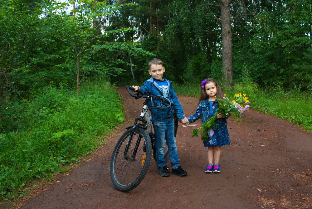 Эмиль и Элина. Прогулка