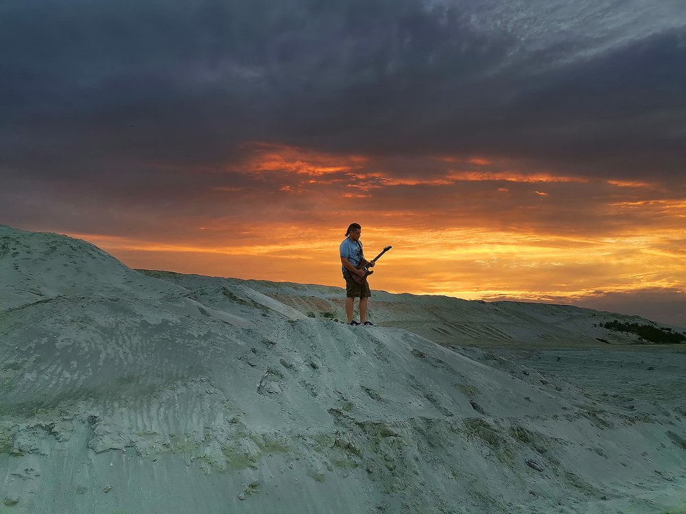 Музыка на закате солнца.