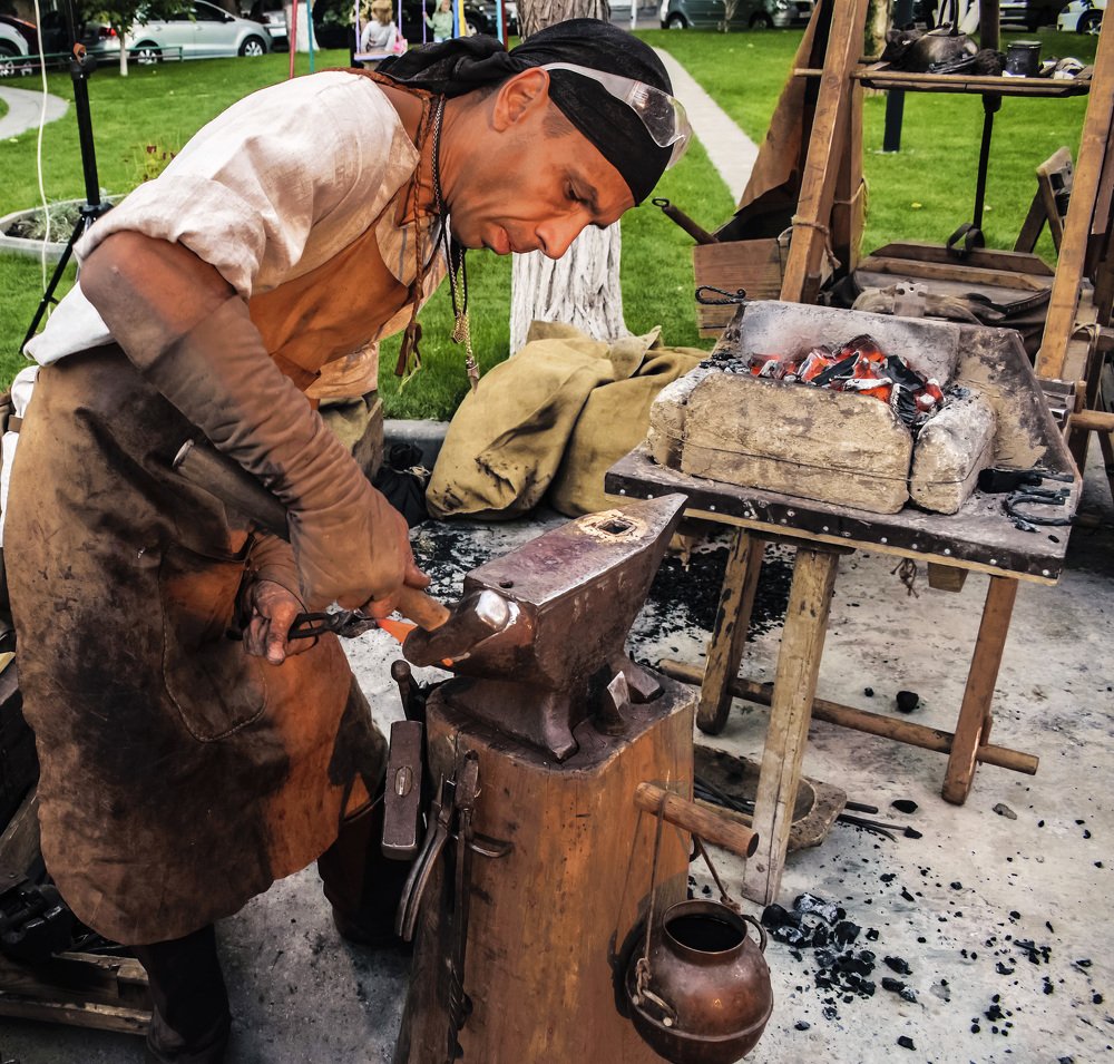 Я вчера закончил ковку...