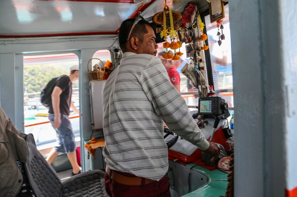 Капитан за работой