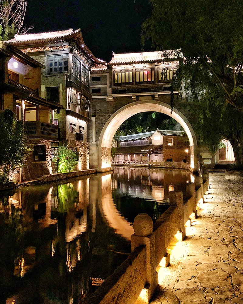 Night walks in the Guabei Water Town