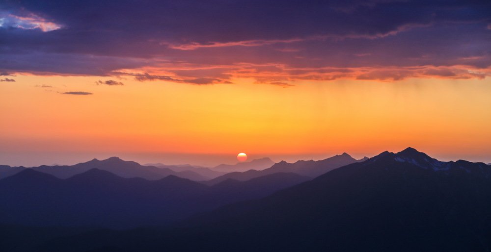 Уходит день за краешек Земли...