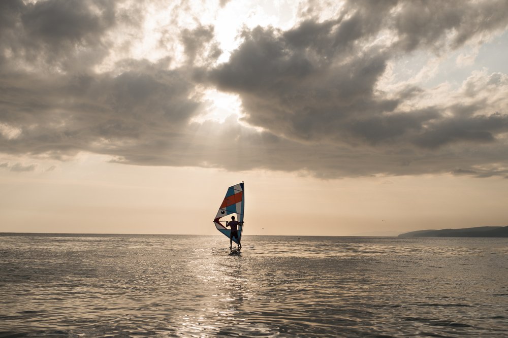 Белеет парус одинокий...