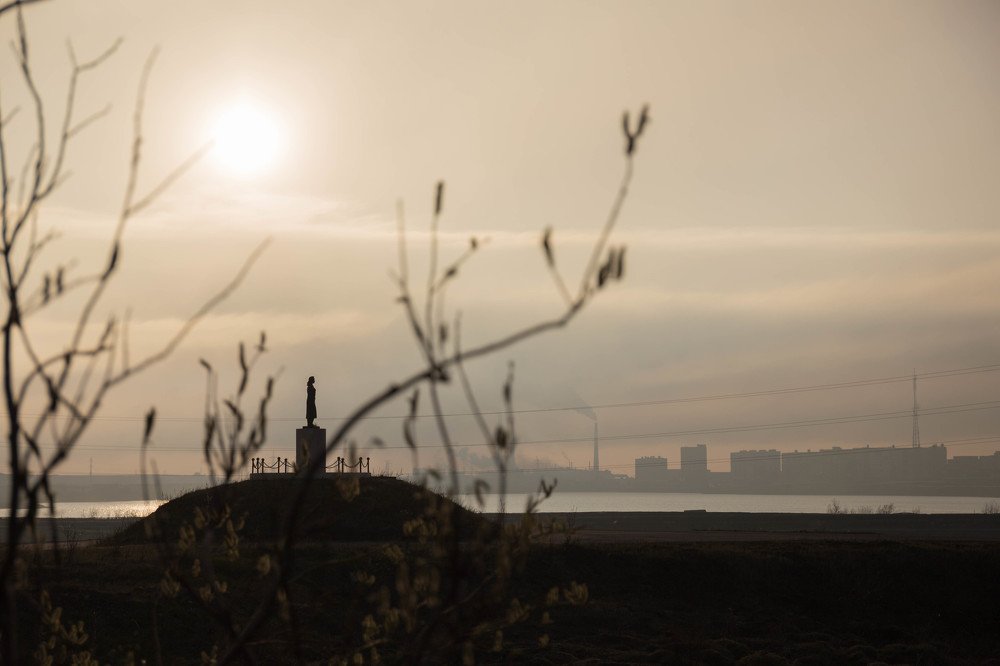 Девушка на озере.