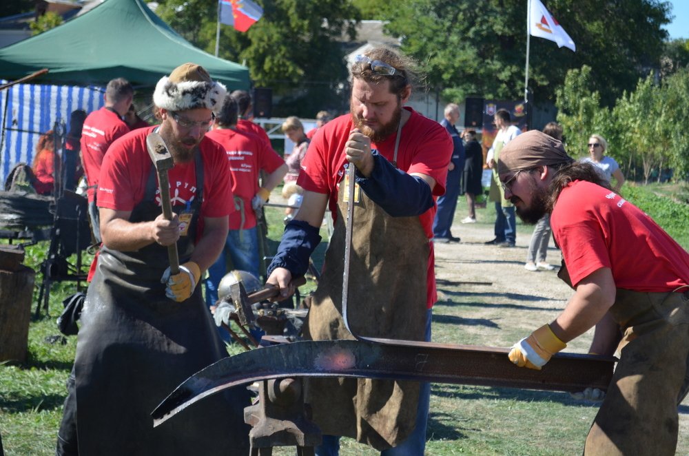 Кузнецы за работой