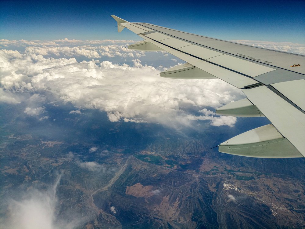 Под крылом самолёта...