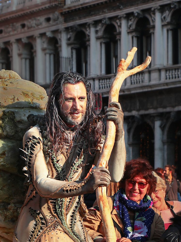 Будущий Победитель конкурса масок выходит на главную сцену