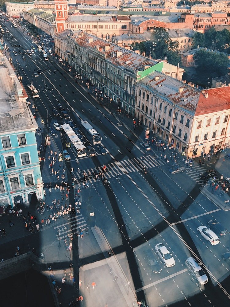 Над Невским проспектом
