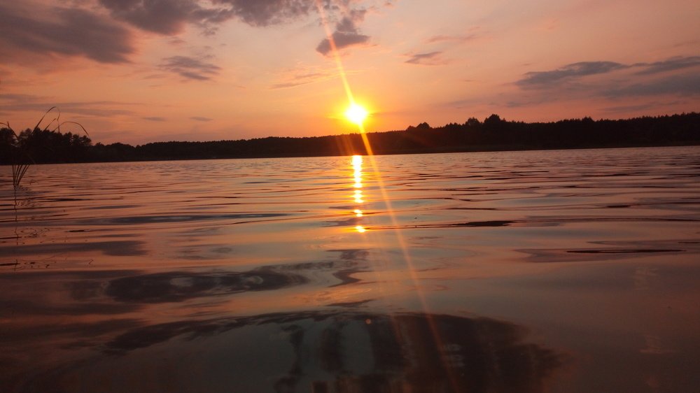Закат на озере / Sunset on the lake