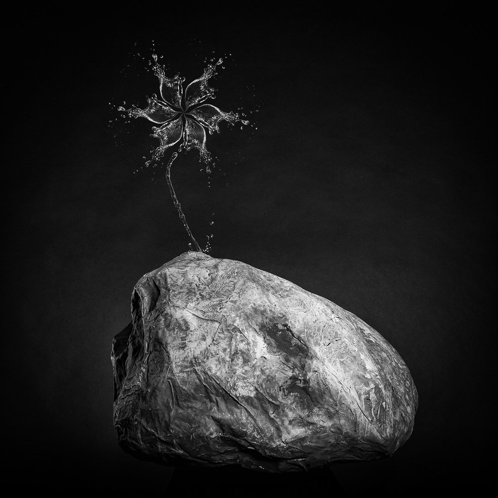 Вода и камень.