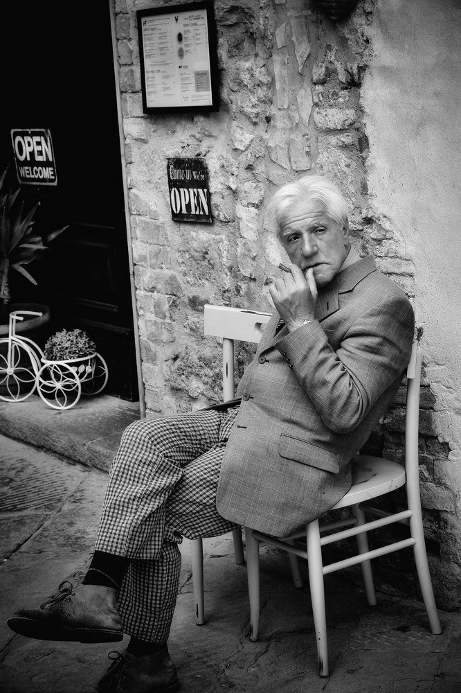 Man smoking in Pienza