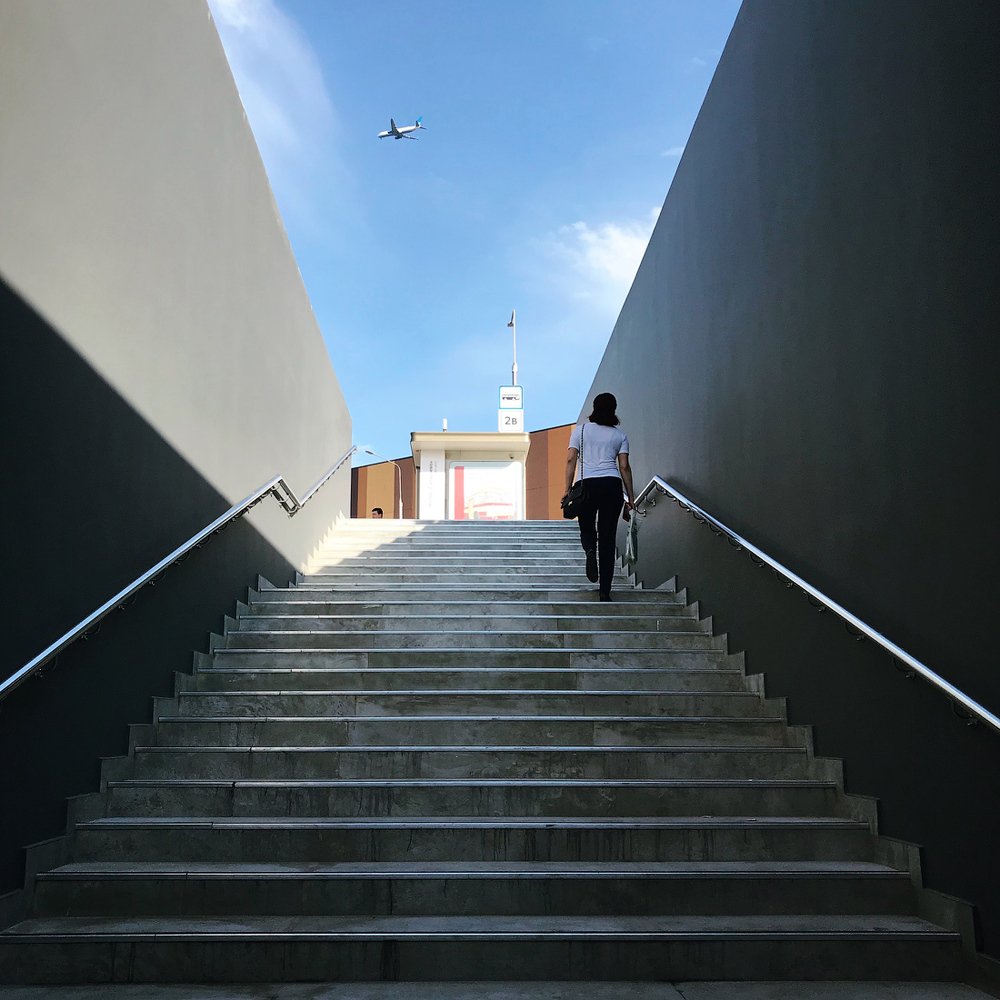 Небо. Самолет. Девушка.